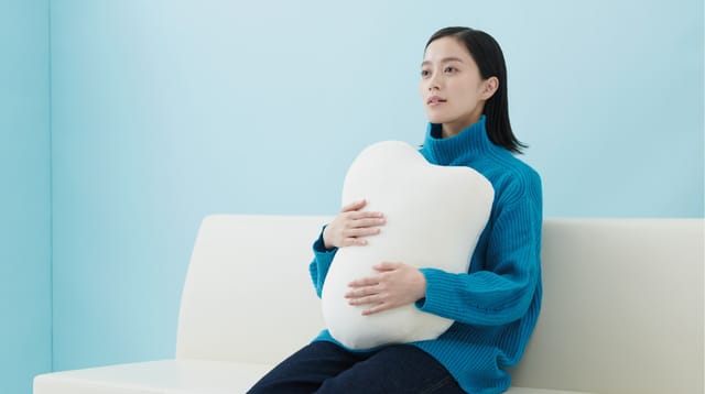呼吸するロボットクッション「fufuly（フフリー）」がCES 2023イノベーションアワードを受賞、抱くとリラックス効果