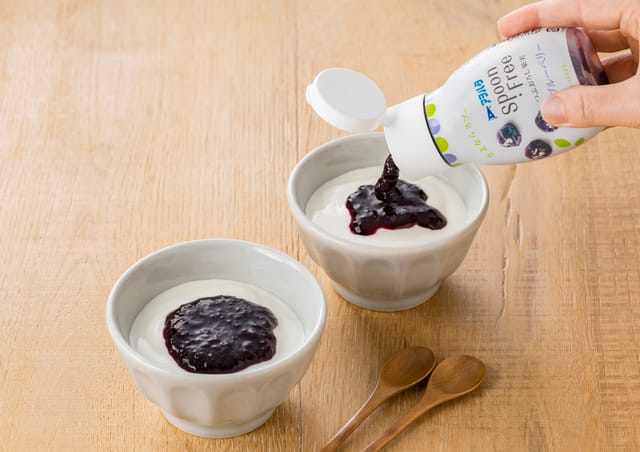 アヲハタ、スプーンいらずの新感覚フルーツスプレッド「Spoon Free」を新発売―片手で使えるキャップ採用