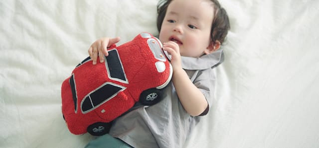 クルマのエンジン音で赤ちゃんが泣き止むぬいぐるみ発売─タカラトミーアーツとホンダの共同開発