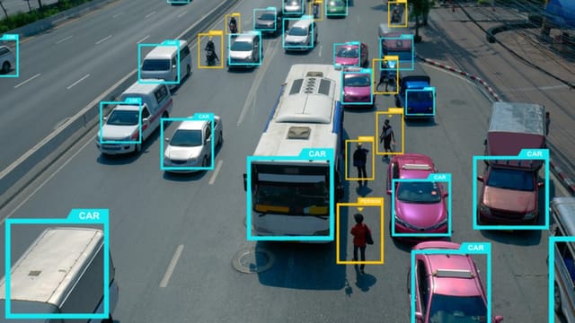 映像内の個人情報をリアルタイムに取り除くモザイクAI