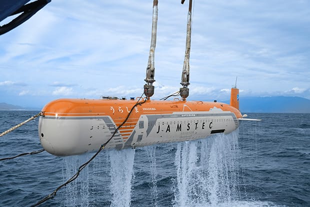 深海無人探査機「うらしま8000」、水深8015.8mへの到達に成功―国内の自律航行する無人機として史上最深