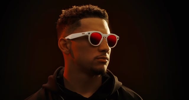 MetaとOakley、AI搭載スマートグラス「Oakley Meta HSTN」を発表