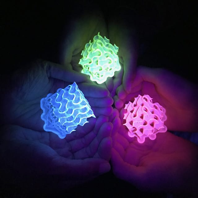 世界で最も明るく、個体状でも光る蛍光染料