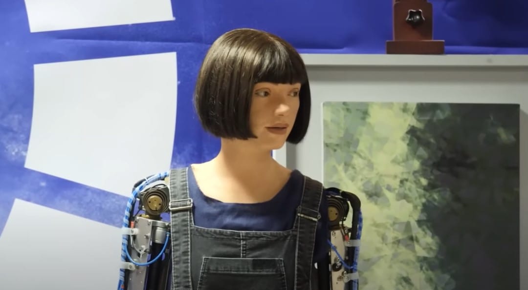 AIロボットが国連サミットで初の記者会見─AI規制の必要性に触れ、開発は慎重であるべきと言及
