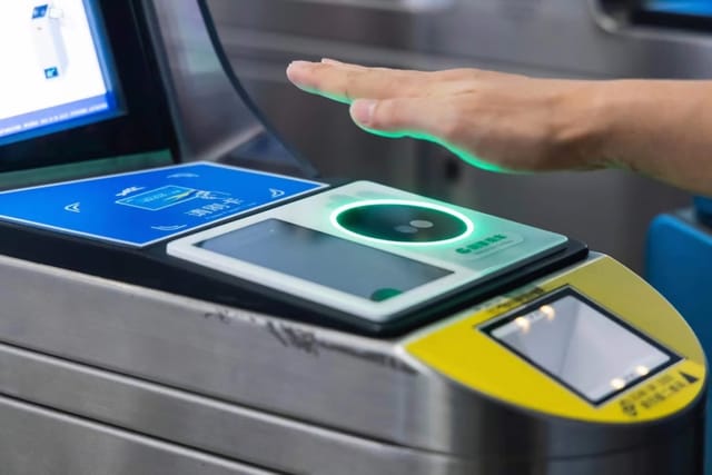 中国のテンセントが「WeChat Pay」に掌紋決済を正式導入、手のひらで改札を通過可能に─中国全土で初の導入