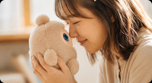 触れて話して育てる、持ち歩ける感情表現AIパートナー