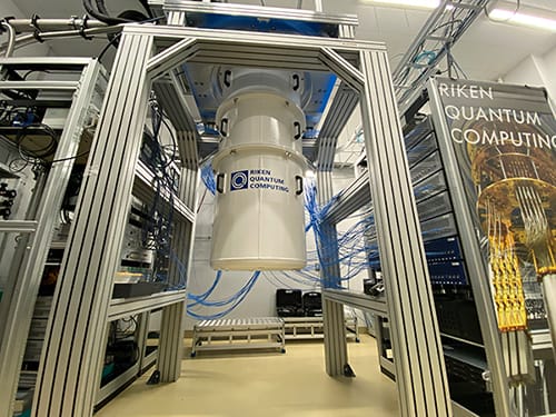 理研、国産量子コンピュータ初号機の愛称を「叡（えい）」に決定─量子コンピュータ実機開発の第一歩