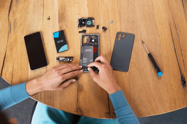 自分の手でパーツを修理・交換できるエシカルなスマートフォン