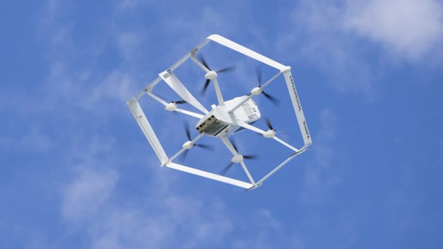 Amazon、ドローン配送サービス「Amazon Prime Air（アマゾン・プライム・エア）」を今年の後半に導入
