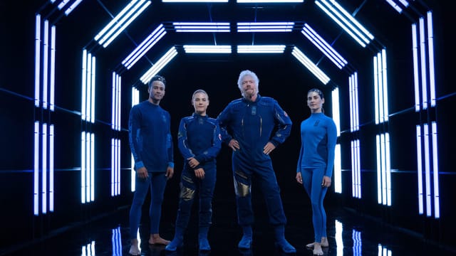 まるでSF映画なスタイリッシュ＆高機能宇宙服