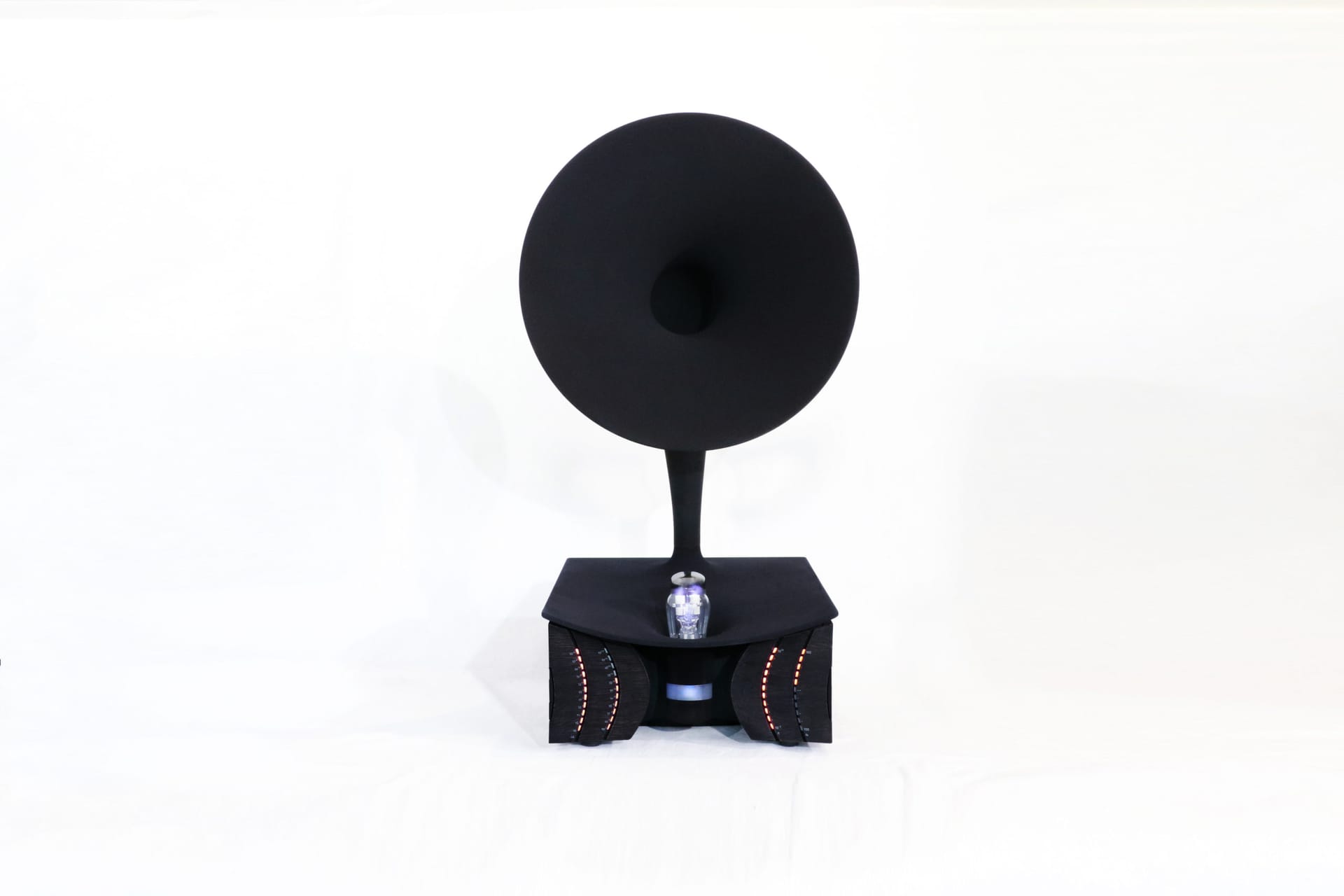 未来の情報ストレージデバイスのプロトタイプ「Black Hole Recorder」が誕生——月の質量に相当する人工ブラックホールを格納