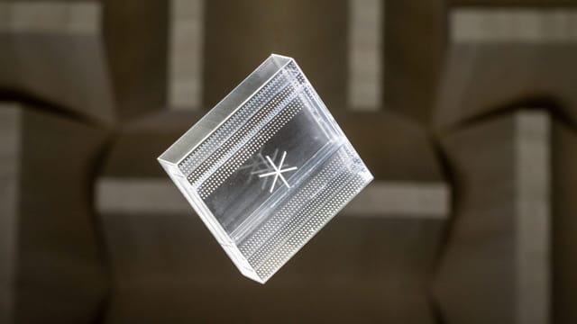 特定の周波数をカットする、加工自在な吸音材