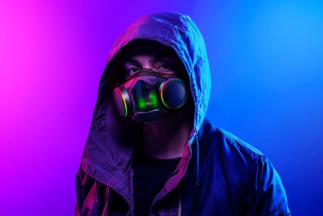 1680万色に光るゲーミングマスク「Razer Zephyr」にPro登場―N95フィルターと電動ファン搭載