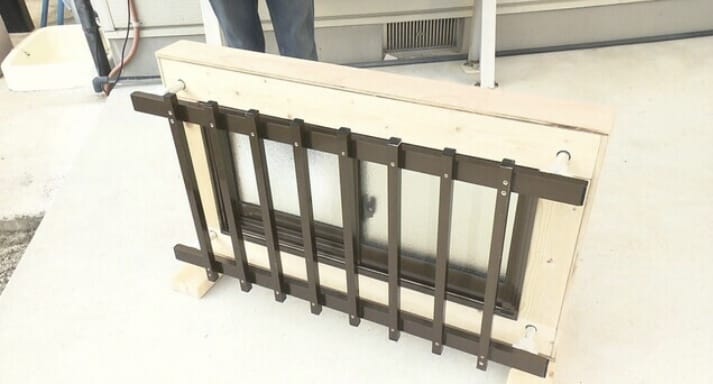 『京アニ放火事件』で疑問感じた中学生が発明。日本初、緊急時に室内から外せる窓の格子柵