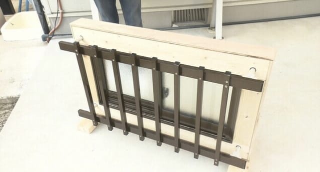 『京アニ放火事件』で疑問感じた中学生が発明。日本初、緊急時に室内から外せる窓の格子柵