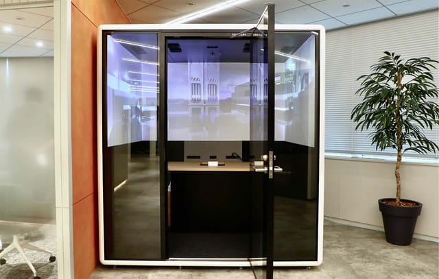 メタバース空間が体感できる個室型VR空間