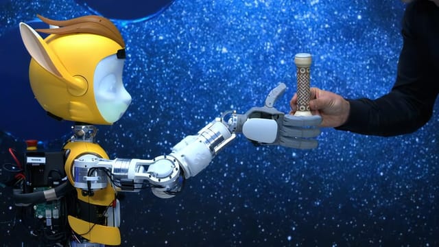 フランス発、次世代配送ロボット「Miroki（ミロキ）」が日本で初公開─表情を変えて人と意思疎通