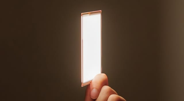 薄さ1.1mm、面で発光する“人にやさしい”照明光源