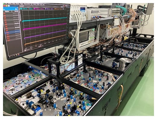 理研が光量子コンピュータを世界初公開、超高速計算をクラウド提供