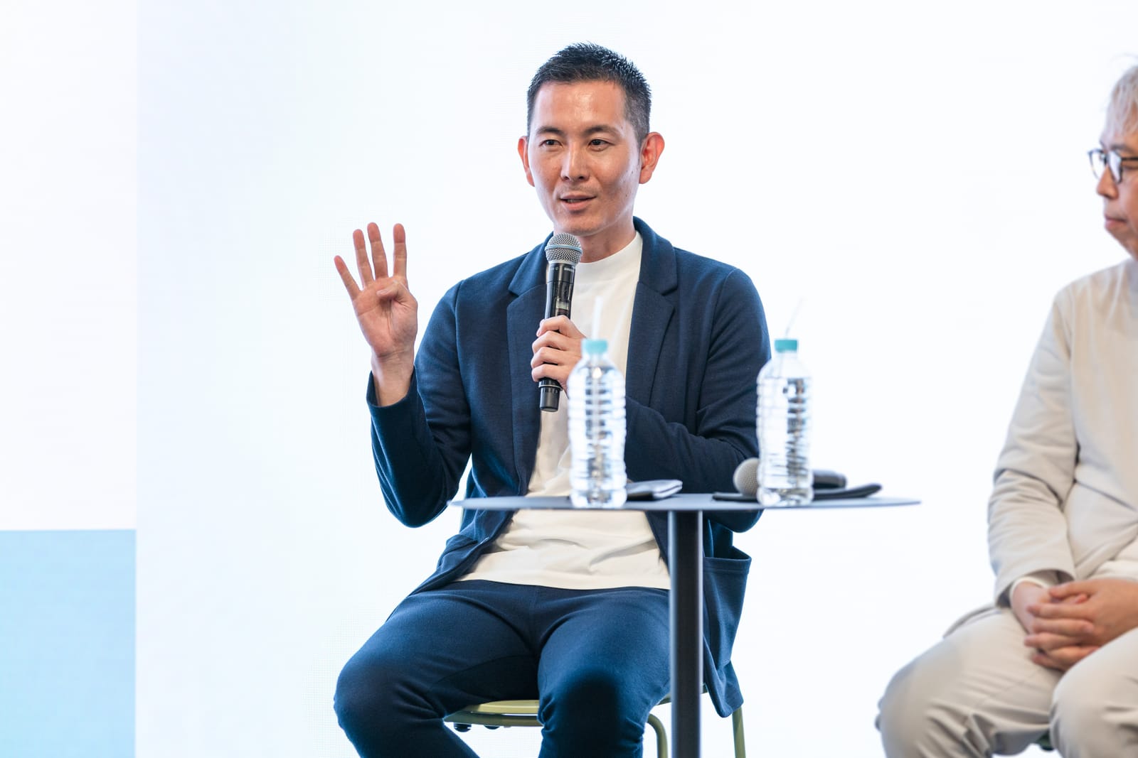 渡邊 裕太氏|株式会社 Carjany 代表取締役。2007 年に東京海上日動に入社。国内・国外(中国)で自動車メーカー・ディーラーなど自動車販売業界の業務に 20 年弱従事。業界に近い、第三者の立場として、自動車販売業界に一貫して関与してきた経験を持つ。2022 年 4 月より新規事業開発の業務を本格的にスタートし、2024 年 2 月に出向起業モデルを活用して、 株式会社 Carjany を創業(東京海上日動では第 1 号案件)。「クルマ選びの新しいスタイルの創造」に向けた取り組みを進めている