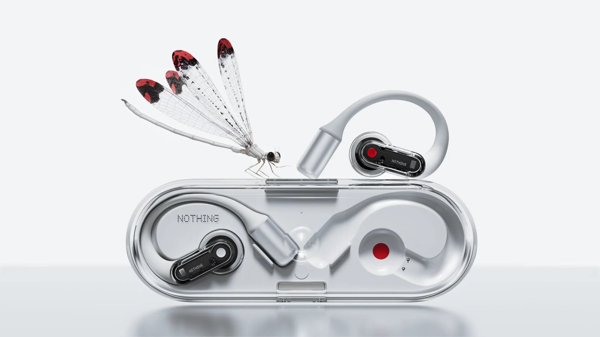 Nothing初のオープン型イヤホン「Ear (open)」―透明デザインと快適装着、通話品質もAIで進化