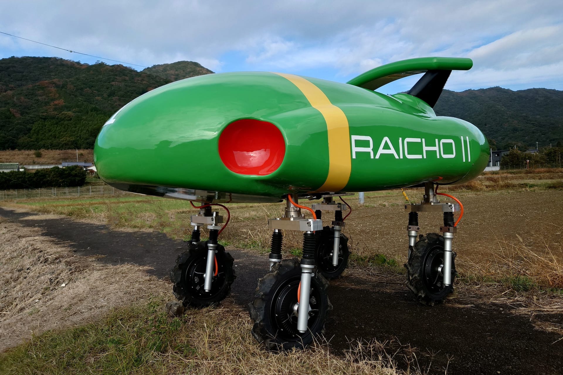 テムザック、多機能型農業ロボット「雷鳥2号」を開発─収穫も耕起も完全電動で可能