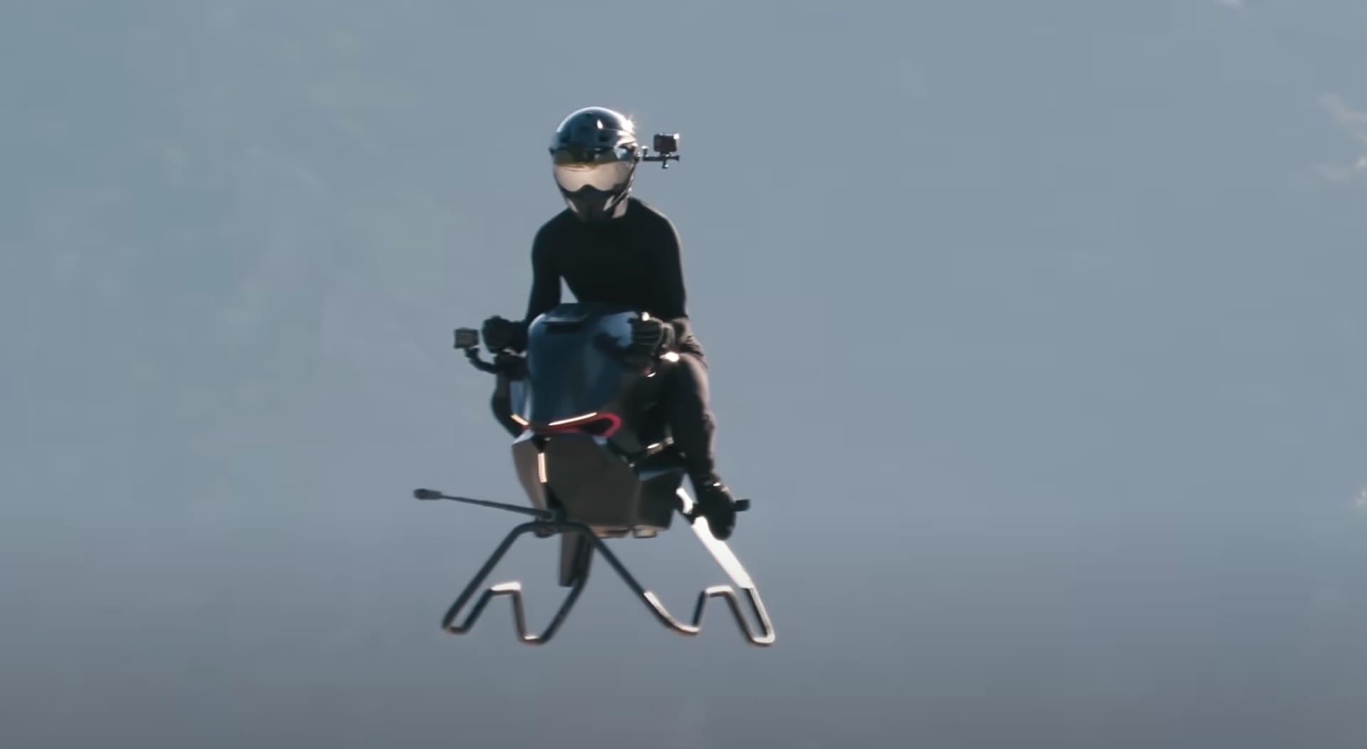 1人乗りの空飛ぶバイク｢Airbike｣の予約受付を開始―バイク試乗動画も公開
