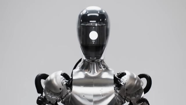 視覚・言語知能を獲得したAI搭載ヒト型ロボット