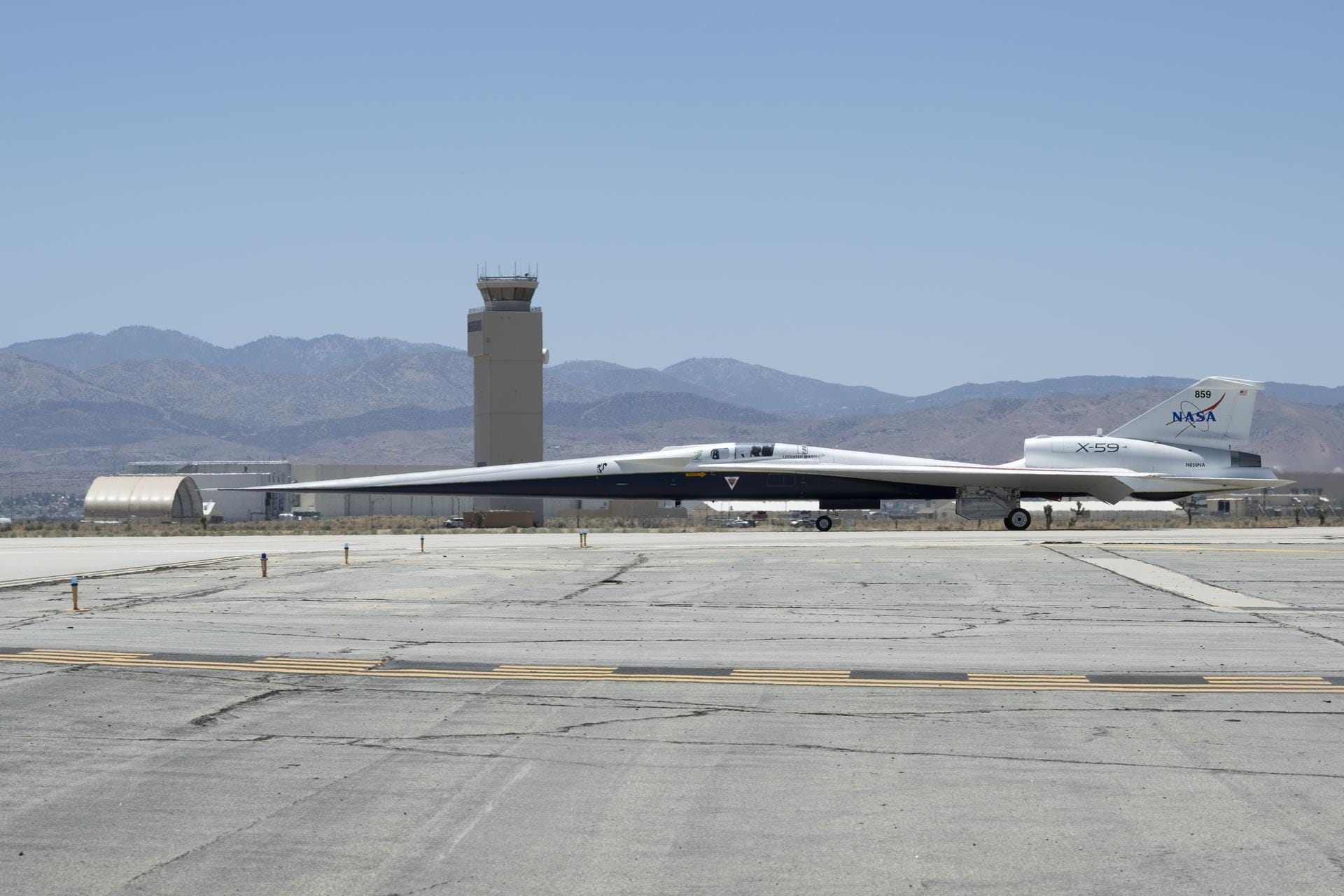 NASA、次世代静音超音速航空機「X-59」の初飛行に成功 | 知財図鑑