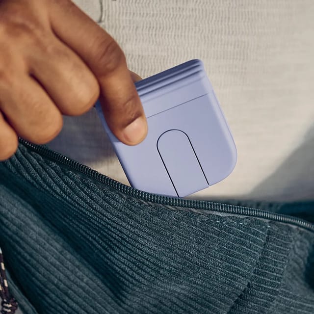 コンパクトに折りたためる薄型のワイヤレスモバイルマウス