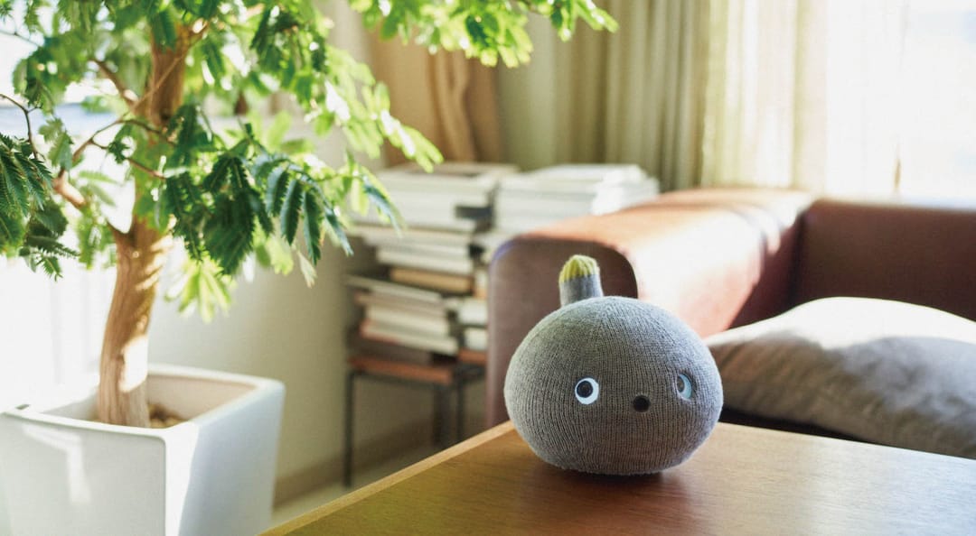 人の優しさや思いやりを引き出す“弱いロボット”