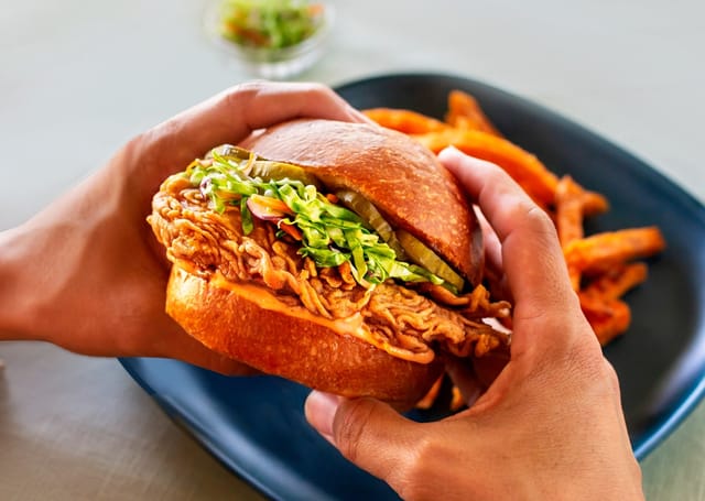 世界初、米食品医薬品局（FDA）が培養肉を食用として承認─持続可能な食料生産に向けた大きな一歩