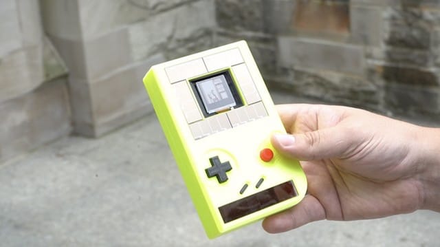 ユーザーの操作と太陽光でゲームから発電するシステム