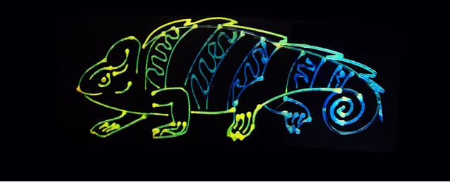 イリノイ大学ら、1種類のインクから複数色の3Dプリントを行う方法を開発―カメレオンの「構造色」をヒントに