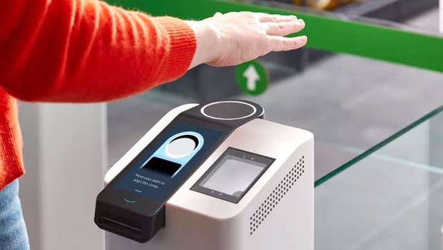 手のひらで支払いできる決済システム「Amazon One」に新機能、年齢認証機能が追加