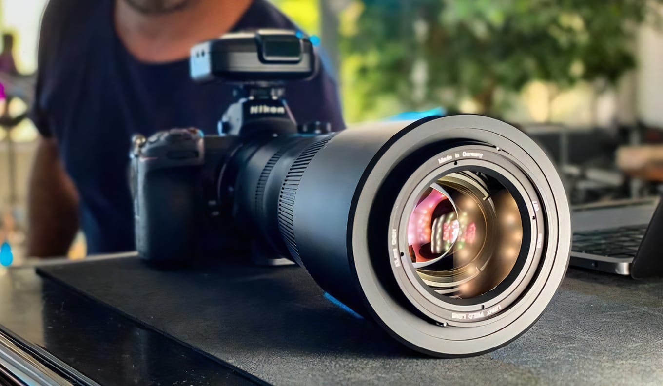 世界初、奥行きのある3D情報を撮影できるカメラ交換レンズが登場─撮影後にピント合わせが可能に