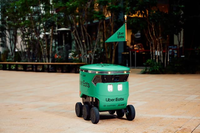 Uber Eats、東京でAI自走ロボ配達スタート─三菱電機、Cartkenと協業
