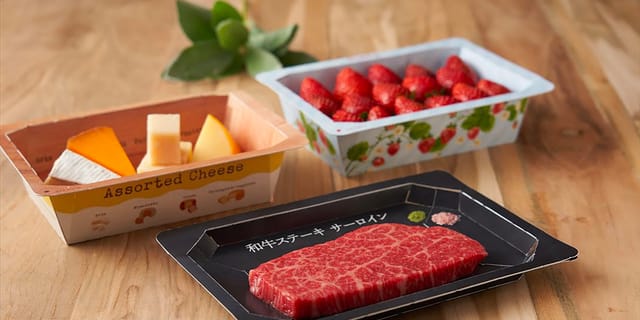 サステナブルな板紙の食品トレイ