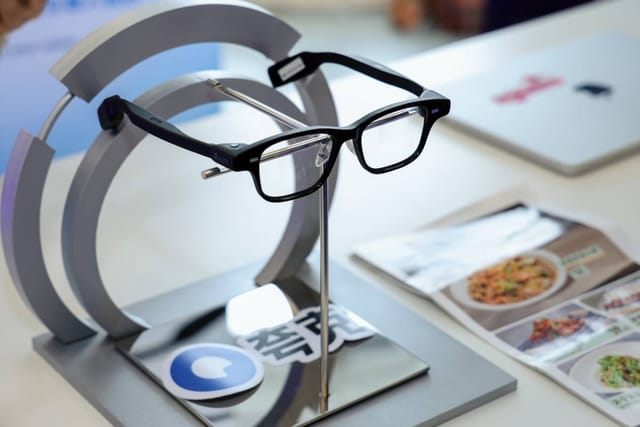 アリババ、同社初のAI搭載スマートグラス「Quark AI Glasses」を発売―音声コマンドやタッチ操作に対応