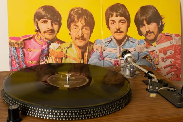 AI技術でジョン・レノンの歌声を復元、ビートルズ「最後の新曲」年内発売─ポール・マッカートニーが発表