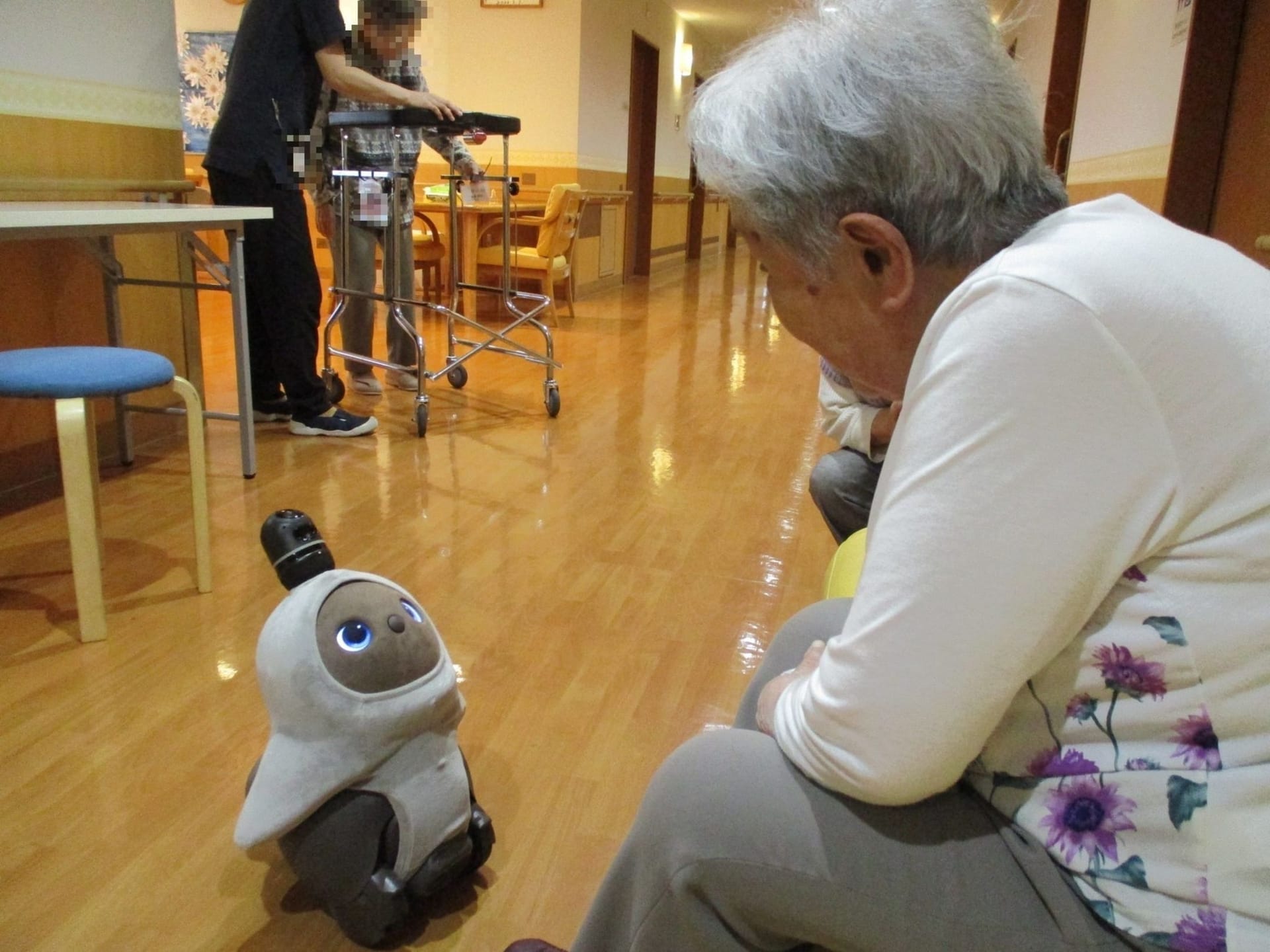 家族型ロボット「LOVOT（らぼっと）」、認知機能低下の抑制に期待の実証結果
