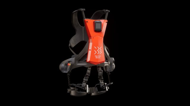 エフピコ物流がGerman Bionicのパワースーツ「Cray X」を配送センターへ導入、装着者の生産性を向上