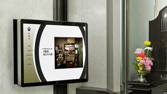 お墓にデジタルサイネージ―日本初の新サービス「家系樹」が登場、新しいDX型供養体験を提供