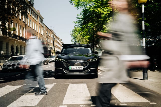 WayveとUber、英国初の自動運転配車サービスをロンドンで開始─東京での試験運行も2026年後半に予定