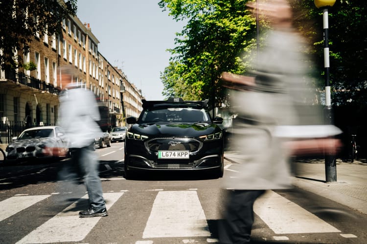 WayveとUber、英国初の自動運転配車サービスをロンドンで開始─東京での試験運行も2026年後半に予定