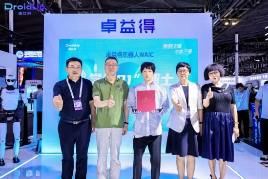 中国初、ヒューマノイドロボットが博士課程に入学
